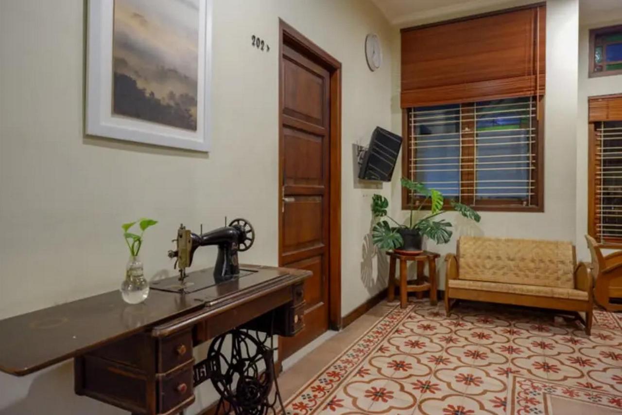 Urbanview Rumah Kandjani Yogyakarta Kejayan المظهر الخارجي الصورة